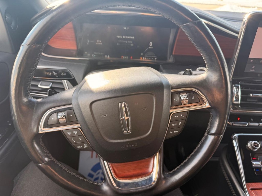 Lincoln Navigator Vehicle Full-screen Gallery Image 19