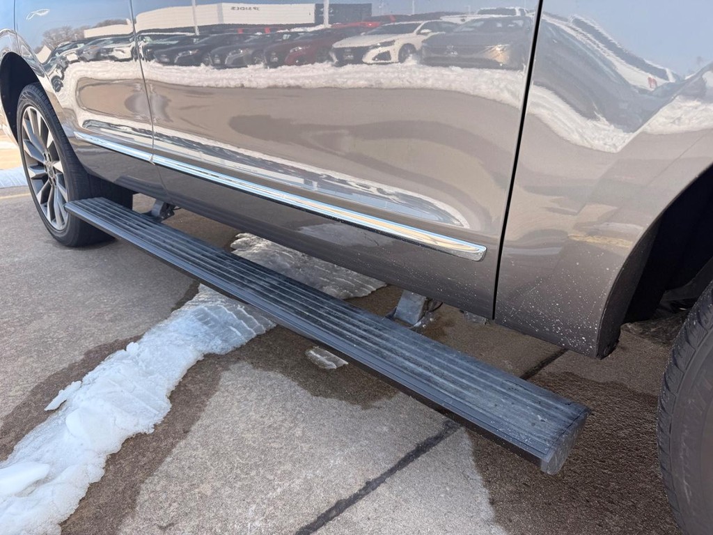 Lincoln Navigator Vehicle Full-screen Gallery Image 35