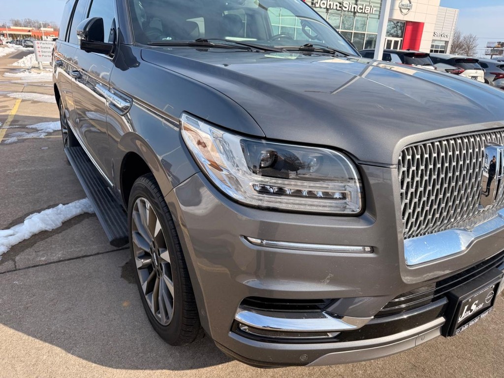 Lincoln Navigator Vehicle Full-screen Gallery Image 37