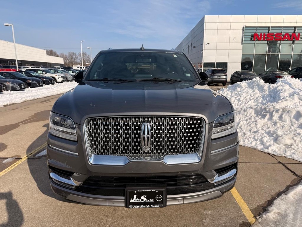 Lincoln Navigator Vehicle Full-screen Gallery Image 38