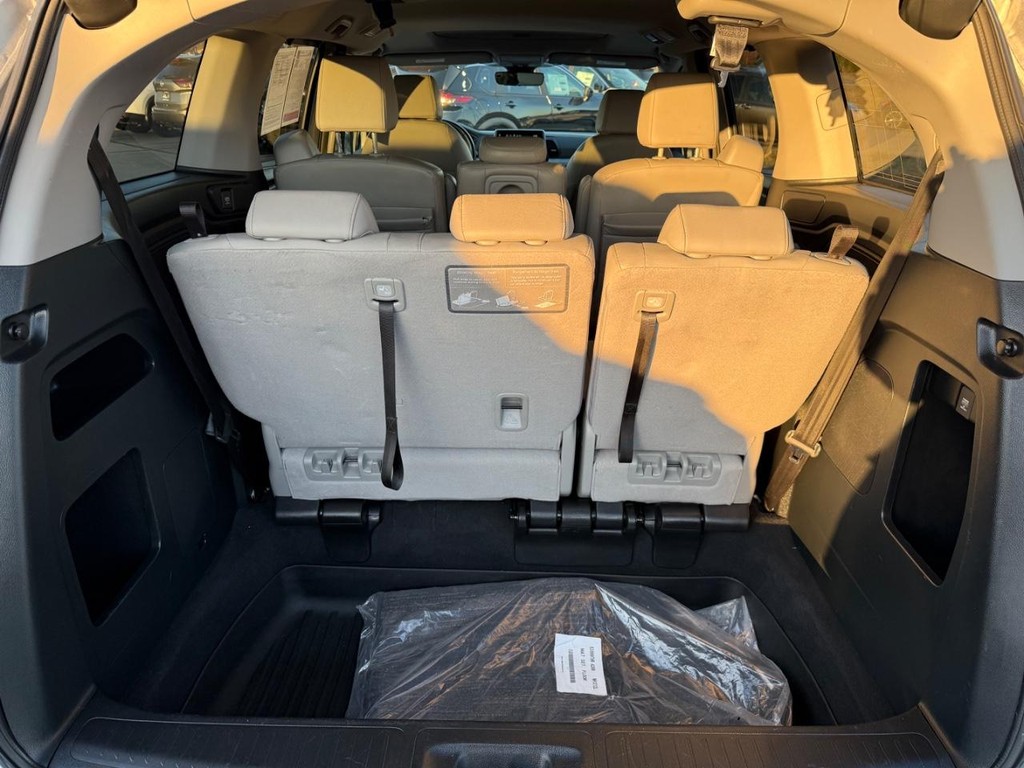 Honda Odyssey Vehicle Full-screen Gallery Image 06