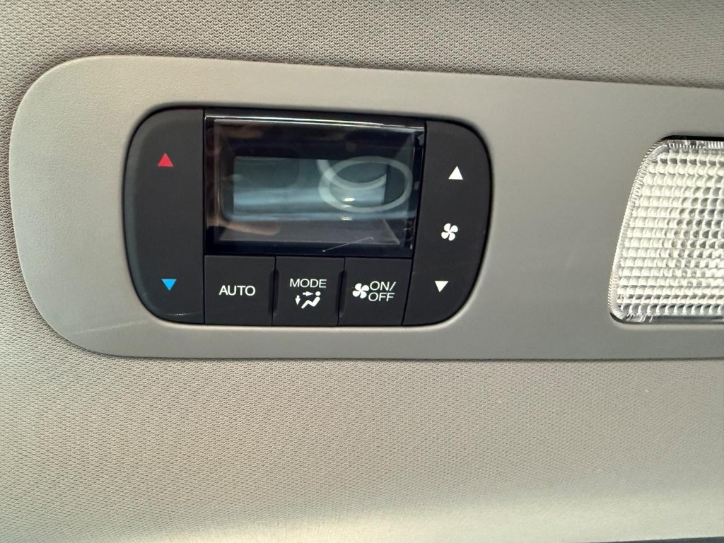 Honda Odyssey Vehicle Full-screen Gallery Image 11