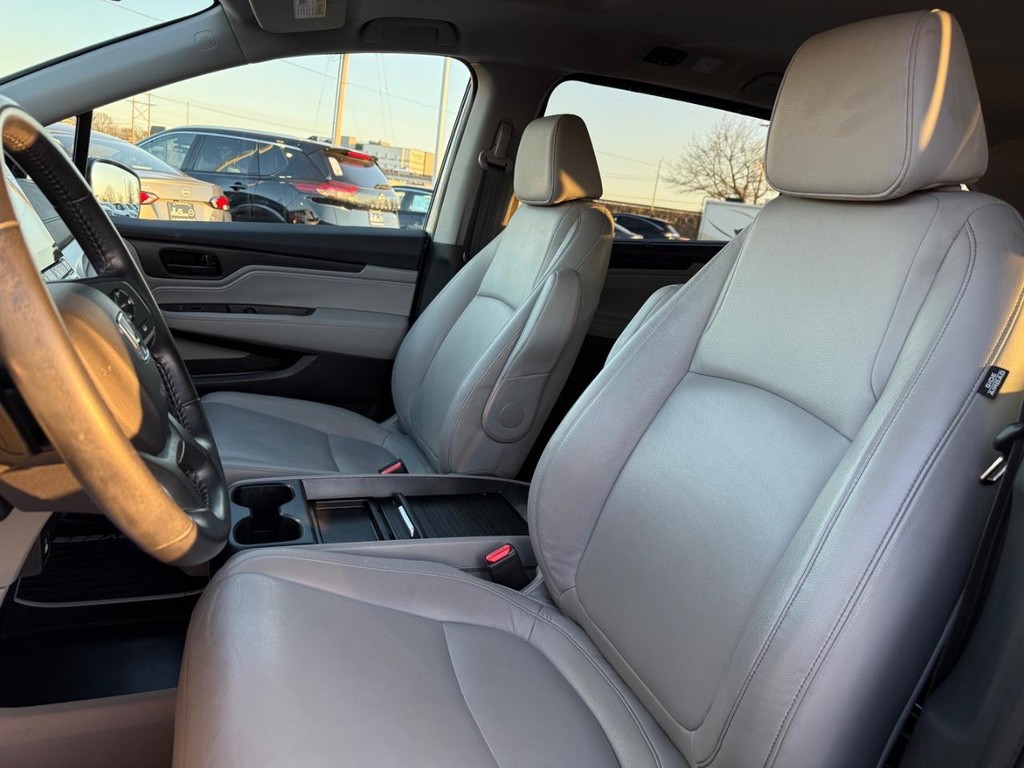 Honda Odyssey Vehicle Full-screen Gallery Image 18