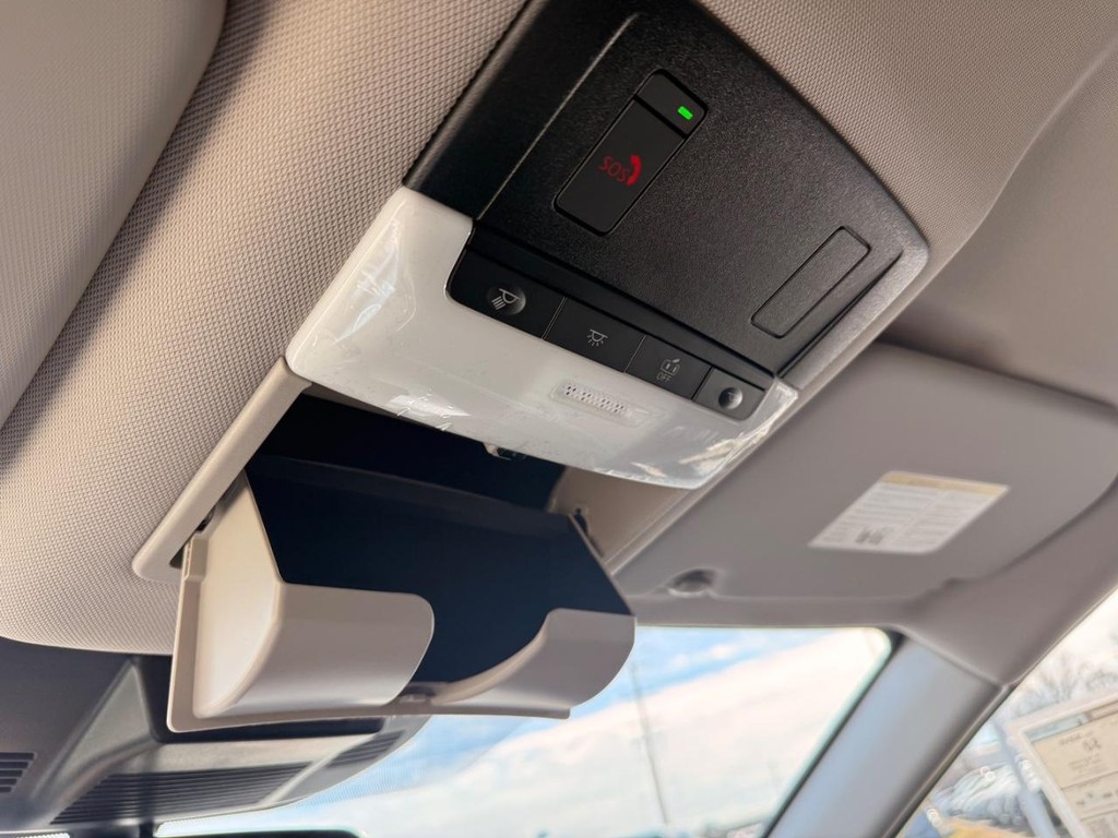 Nissan Rogue Vehicle Full-screen Gallery Image 03