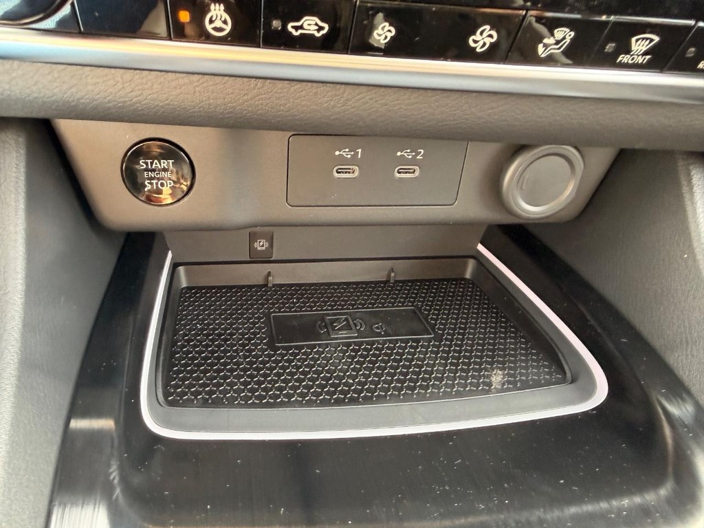 Nissan Rogue Vehicle Full-screen Gallery Image 07