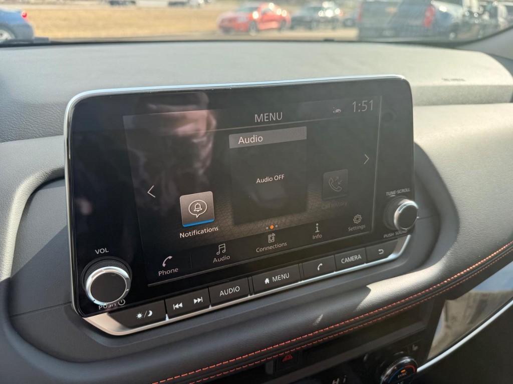 Nissan Rogue Vehicle Full-screen Gallery Image 10