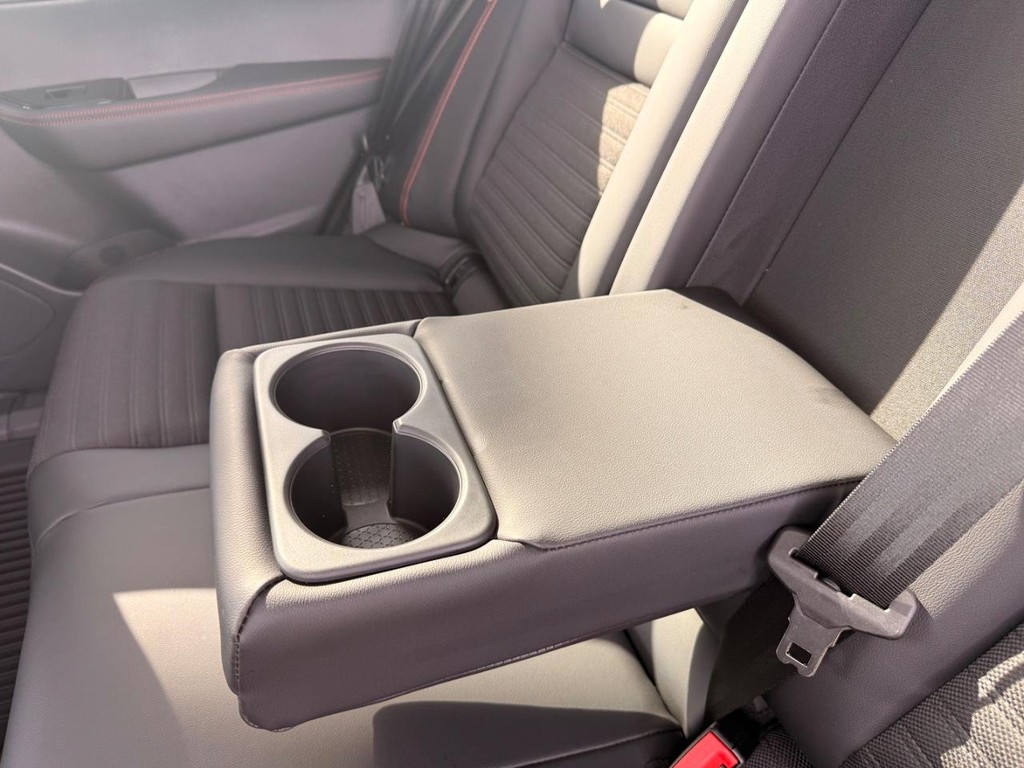 Nissan Rogue Vehicle Full-screen Gallery Image 22