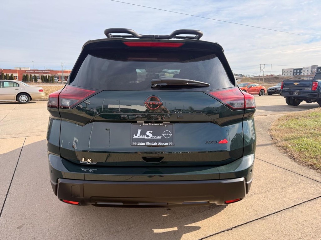 Nissan Rogue Vehicle Full-screen Gallery Image 26