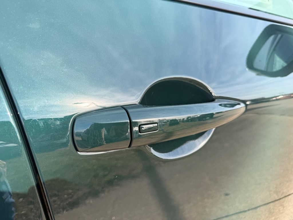 Nissan Rogue Vehicle Full-screen Gallery Image 27