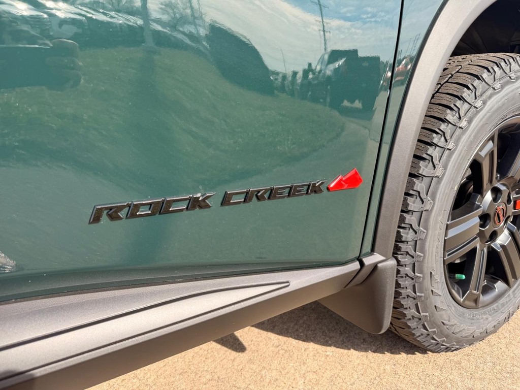 Nissan Rogue Vehicle Full-screen Gallery Image 28