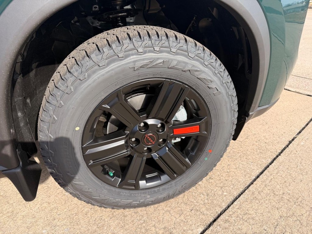 Nissan Rogue Vehicle Full-screen Gallery Image 29