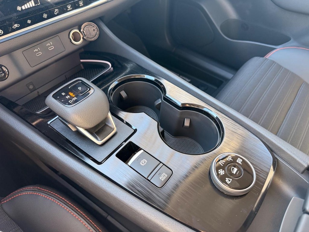 Nissan Rogue Vehicle Full-screen Gallery Image 10