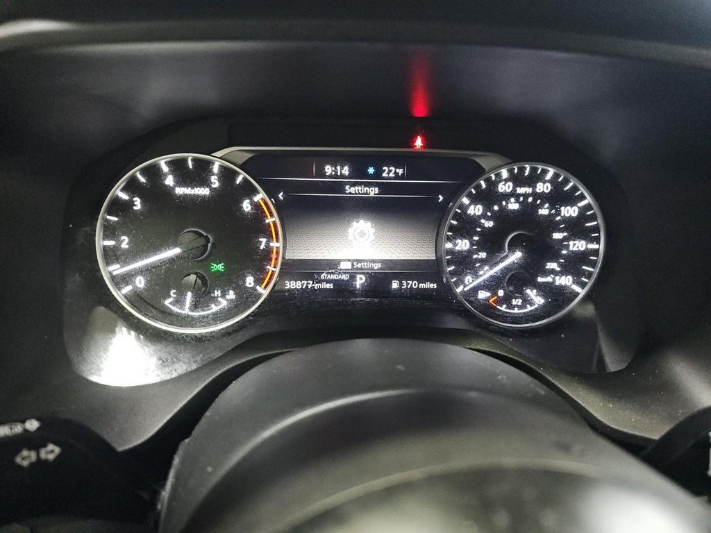 Nissan Rogue Vehicle Full-screen Gallery Image 03