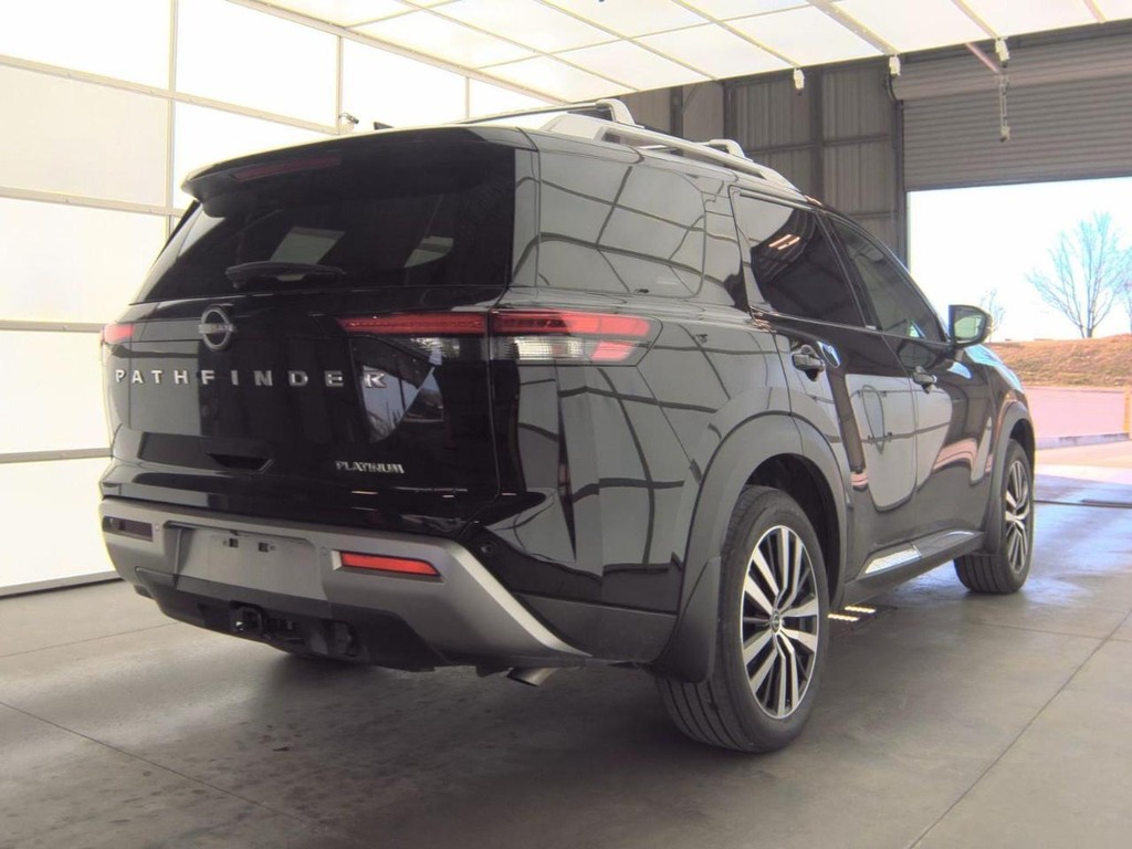 Nissan Pathfinder Vehicle Full-screen Gallery Image 02