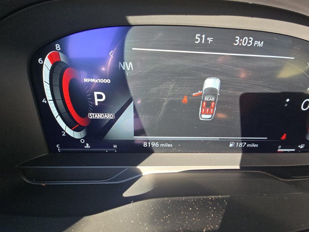 Nissan Pathfinder Vehicle Full-screen Gallery Image 04