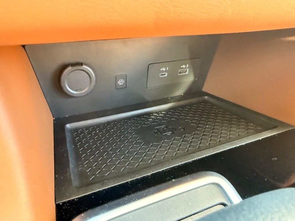 Nissan Pathfinder Vehicle Full-screen Gallery Image 12