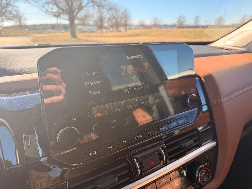 Nissan Pathfinder Vehicle Full-screen Gallery Image 14