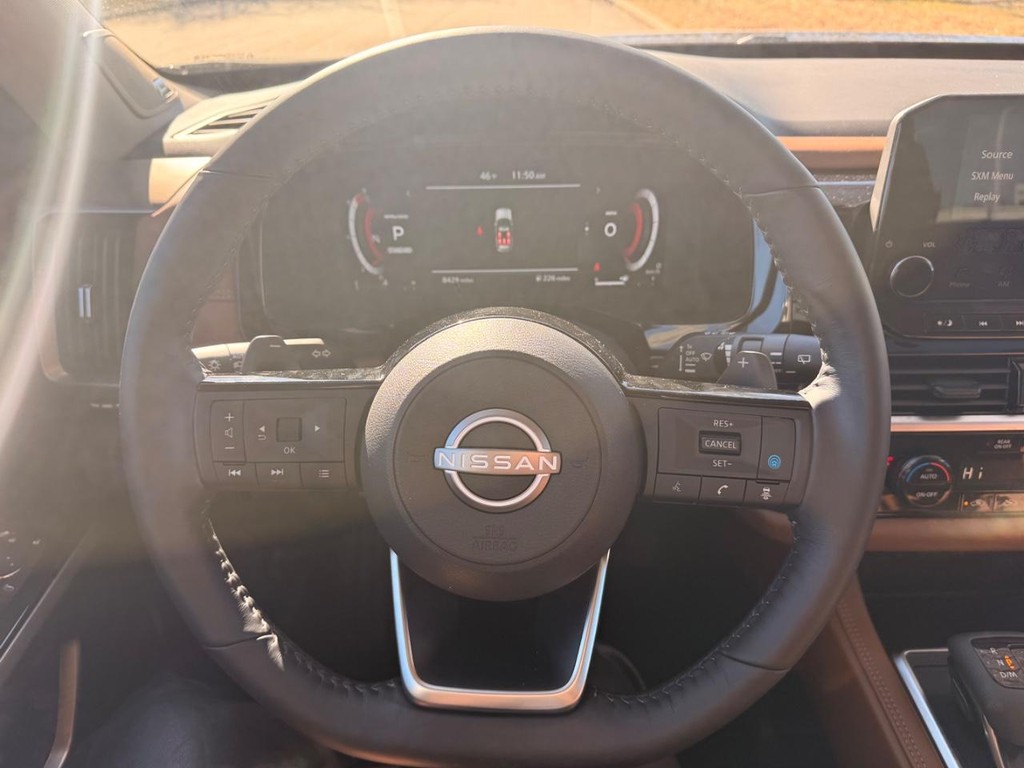 Nissan Pathfinder Vehicle Full-screen Gallery Image 18