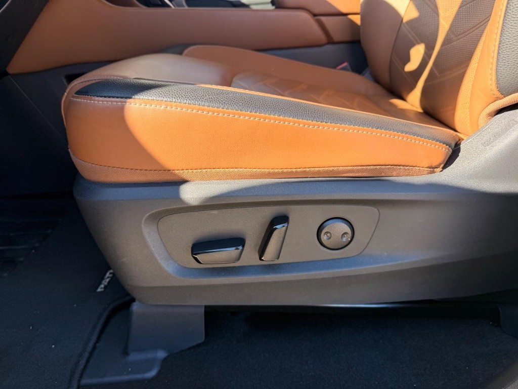 Nissan Pathfinder Vehicle Full-screen Gallery Image 21