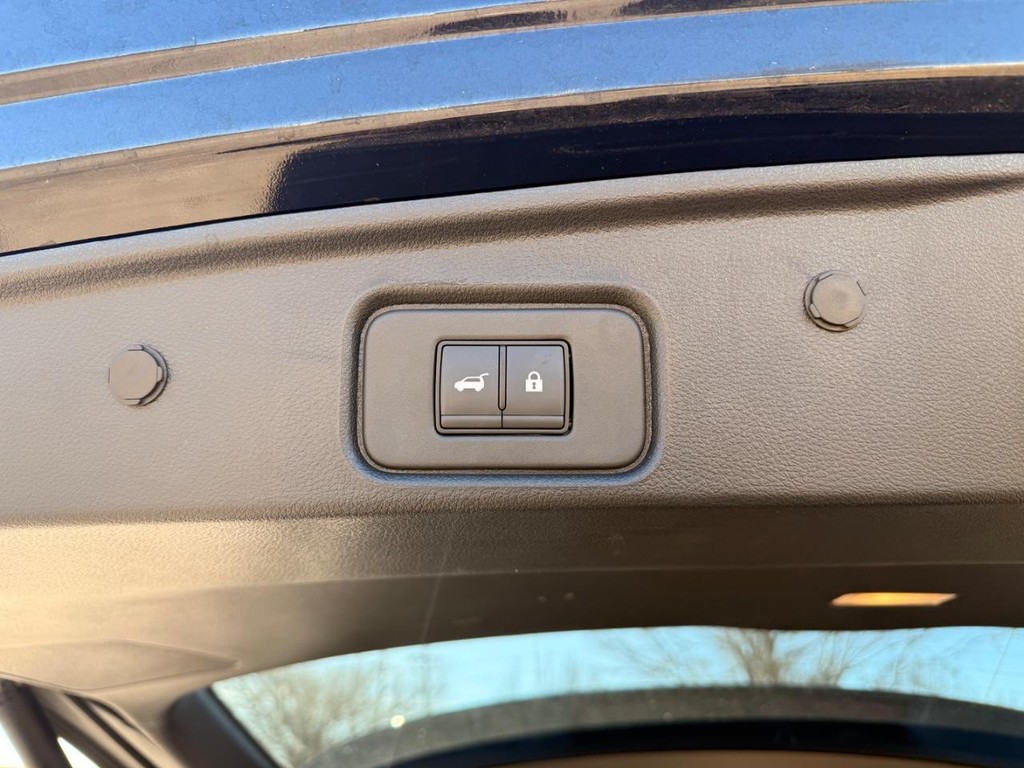 Nissan Pathfinder Vehicle Full-screen Gallery Image 32