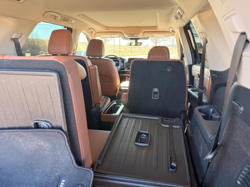 Nissan Pathfinder Vehicle Full-screen Gallery Image 34