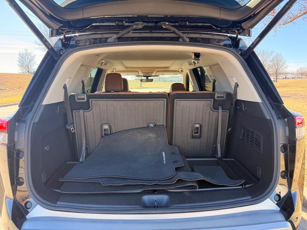 Nissan Pathfinder Vehicle Full-screen Gallery Image 35