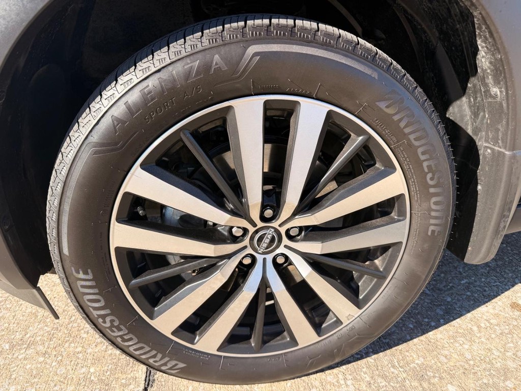 Nissan Pathfinder Vehicle Full-screen Gallery Image 38