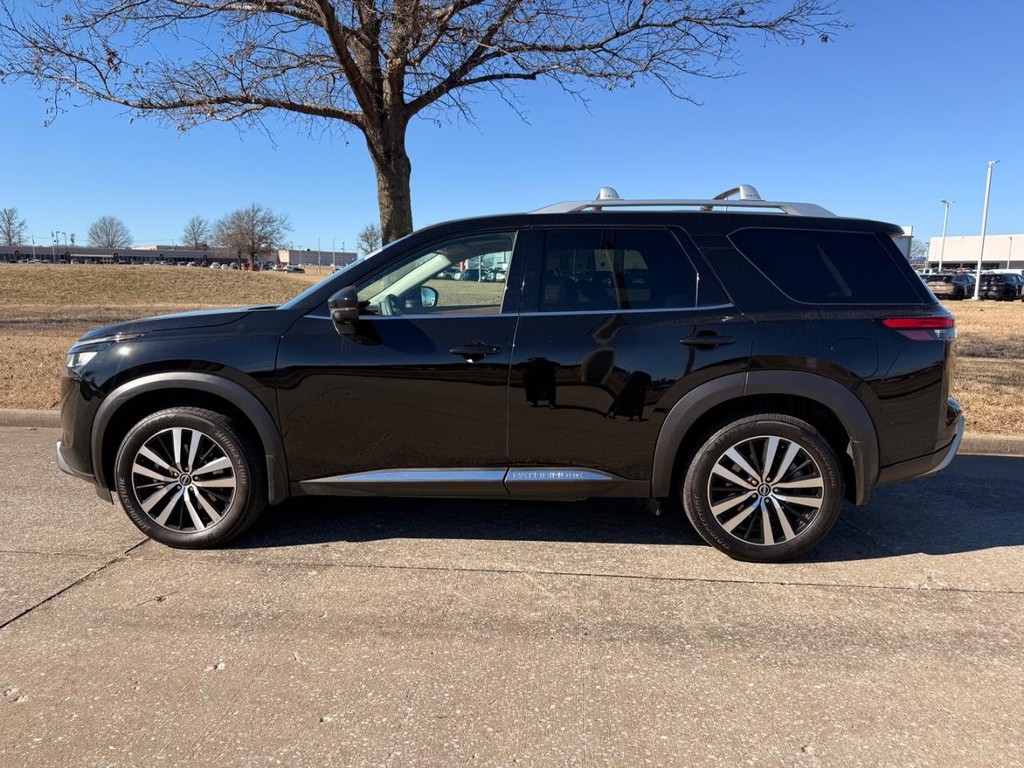 Nissan Pathfinder Vehicle Full-screen Gallery Image 39