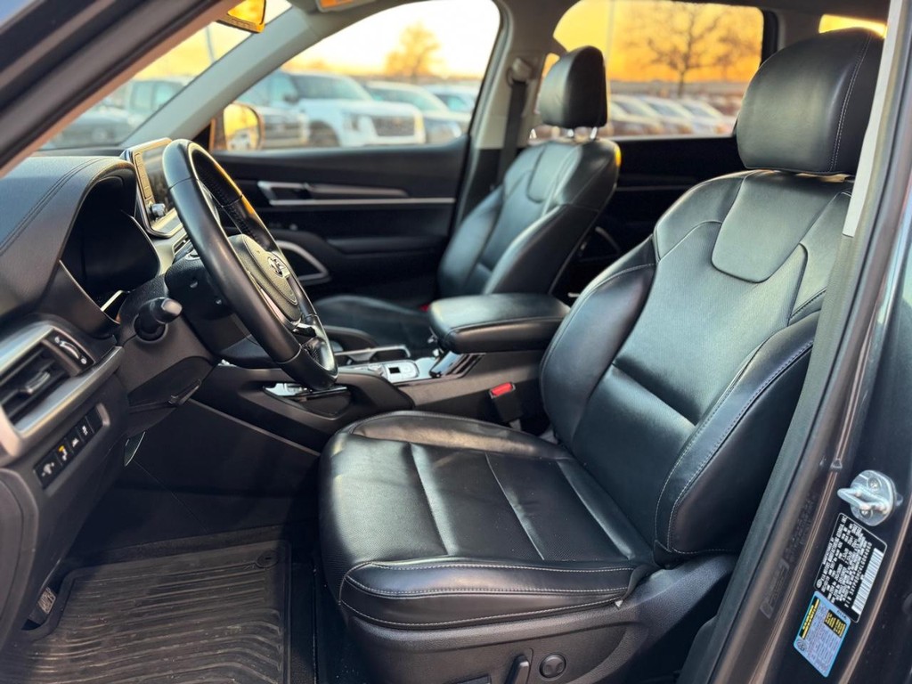 Kia Telluride Vehicle Full-screen Gallery Image 02