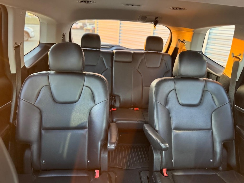 Kia Telluride Vehicle Full-screen Gallery Image 11