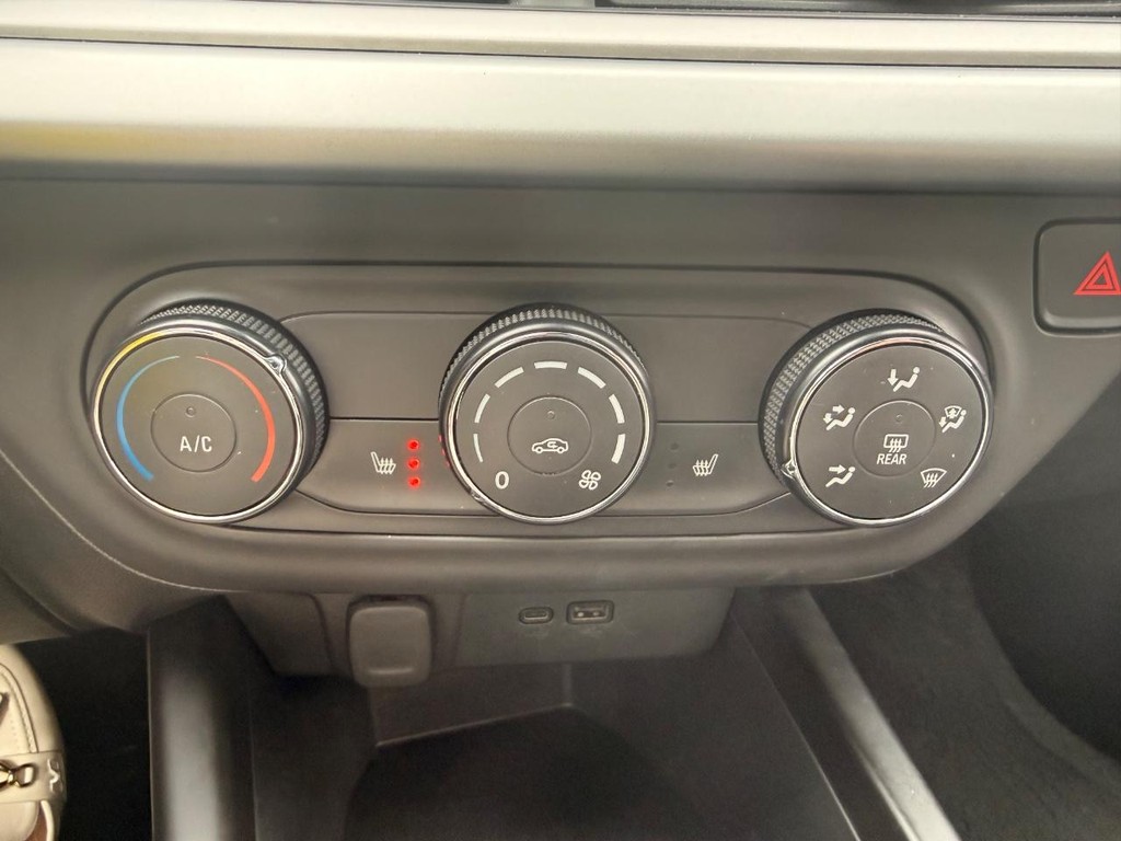 Chevrolet Trax Vehicle Full-screen Gallery Image 09