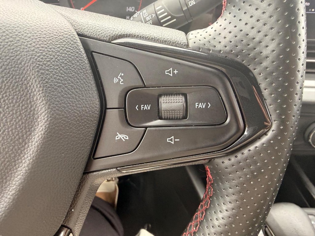 Chevrolet Trax Vehicle Full-screen Gallery Image 12