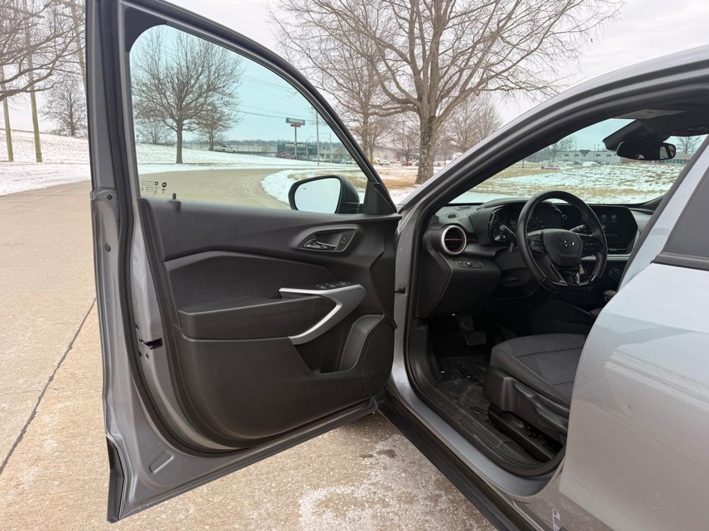 Chevrolet Trax Vehicle Full-screen Gallery Image 15