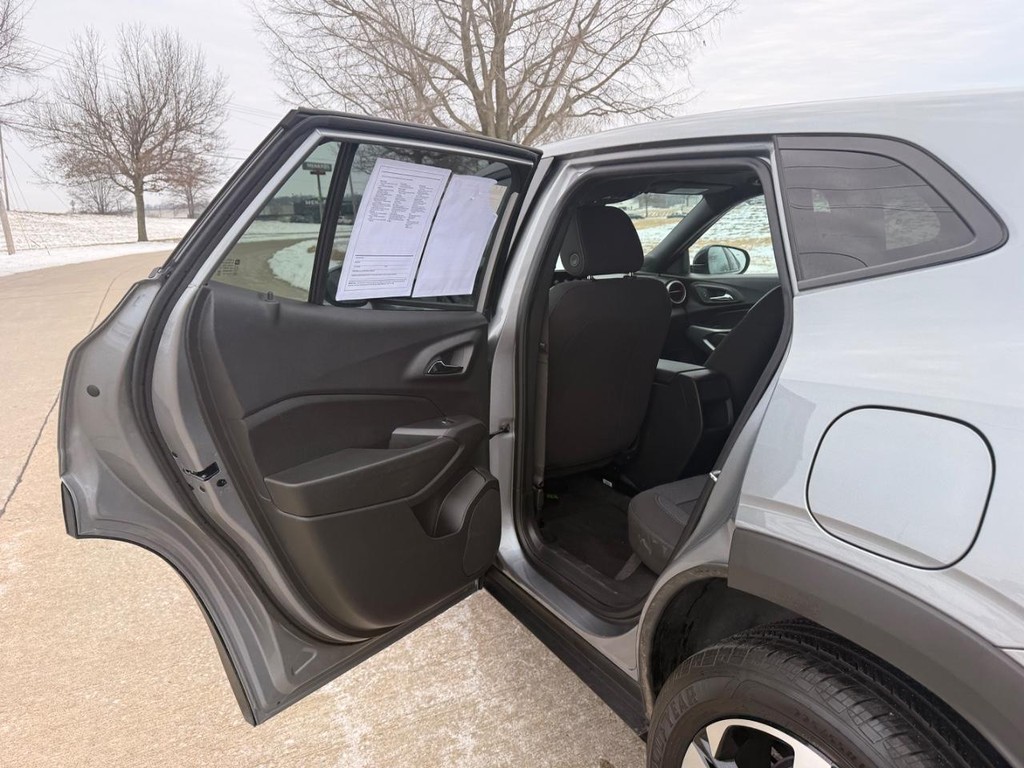 Chevrolet Trax Vehicle Full-screen Gallery Image 16