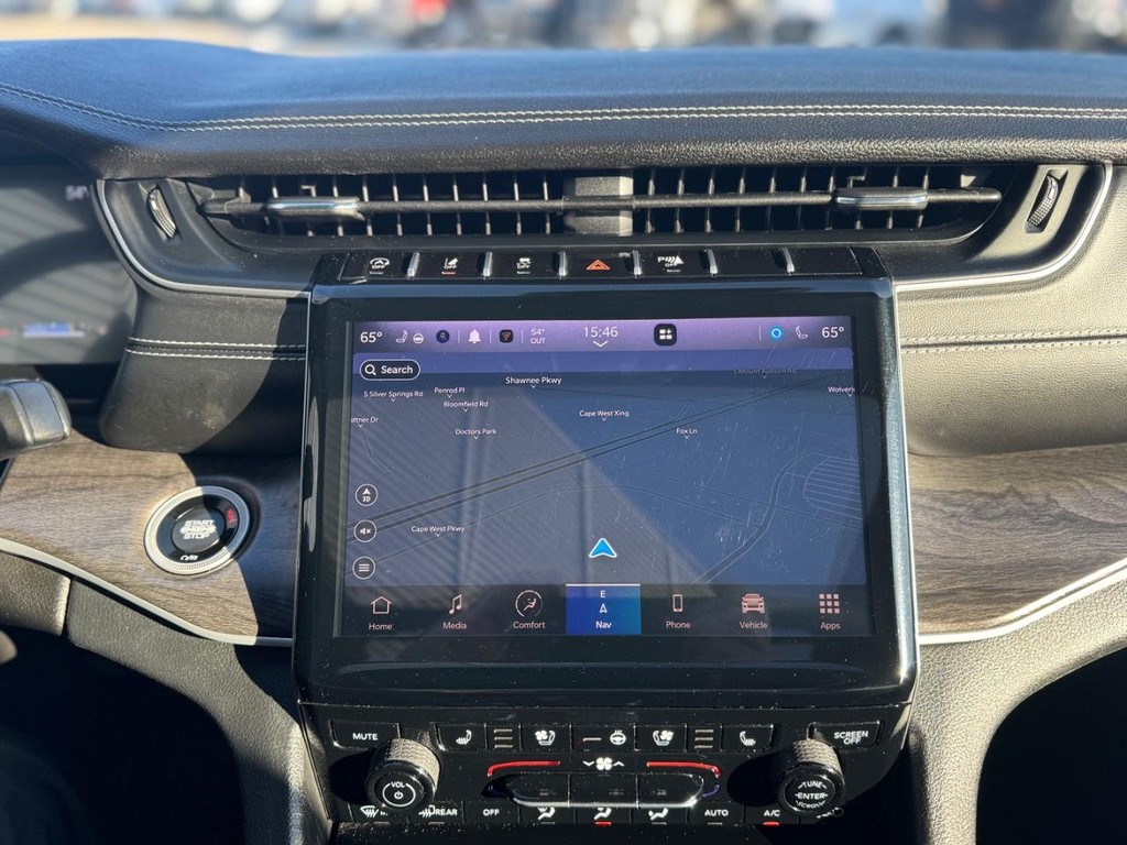 Jeep Grand Cherokee L Vehicle Full-screen Gallery Image 15