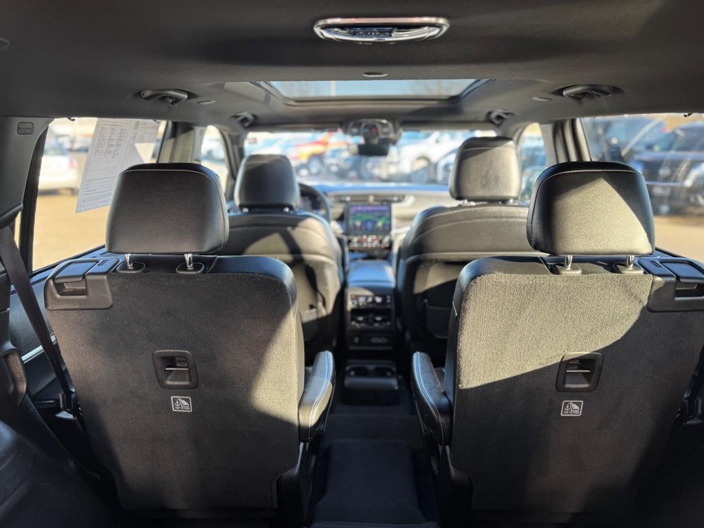 Jeep Grand Cherokee L Vehicle Full-screen Gallery Image 28