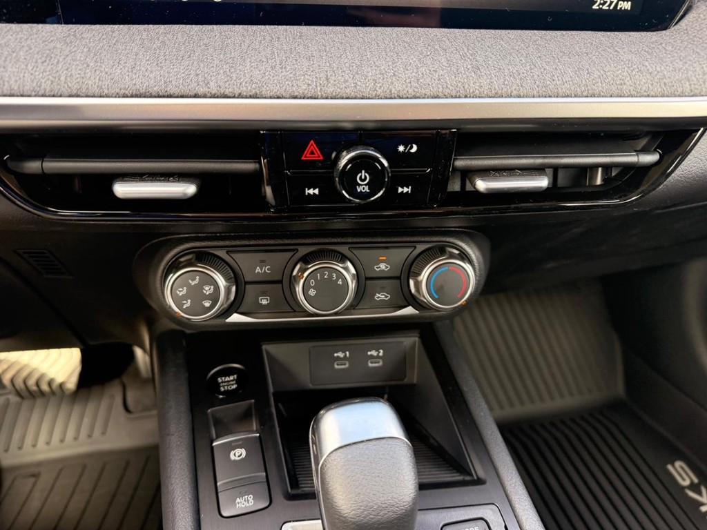 Nissan Kicks Vehicle Full-screen Gallery Image 07