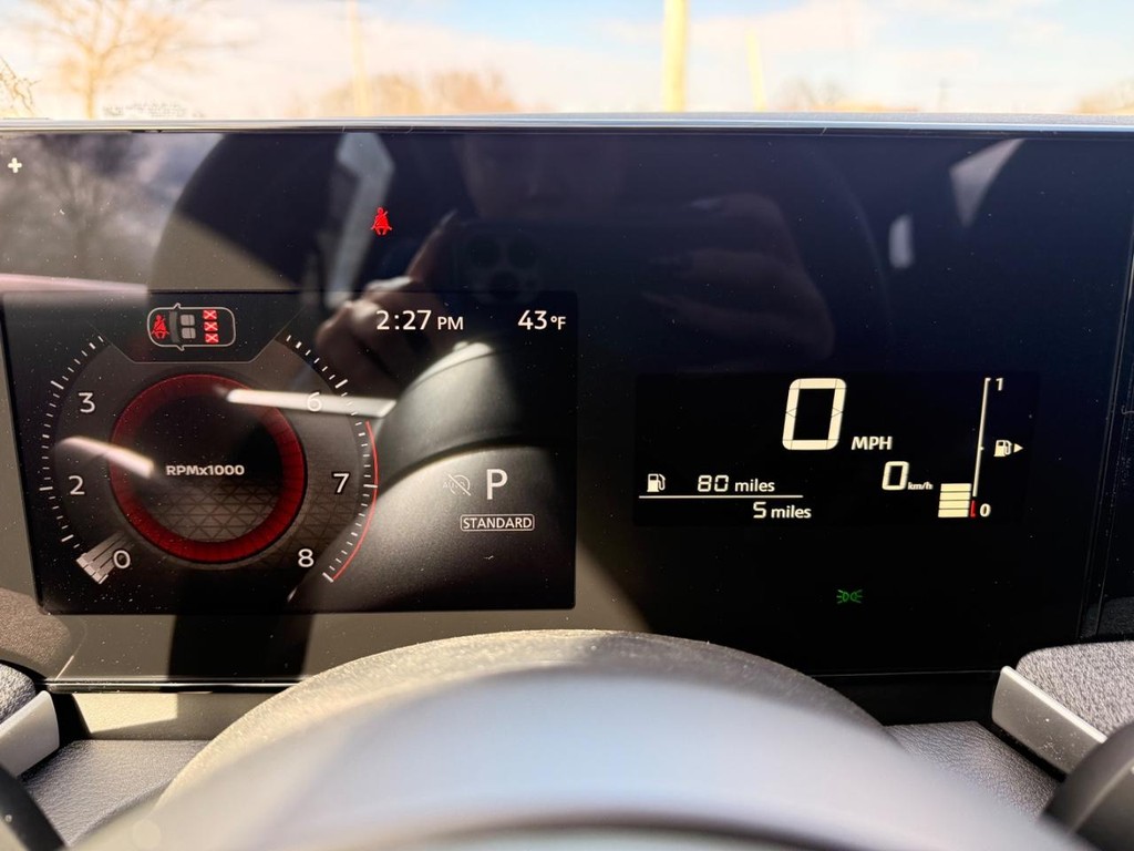 Nissan Kicks Vehicle Full-screen Gallery Image 09