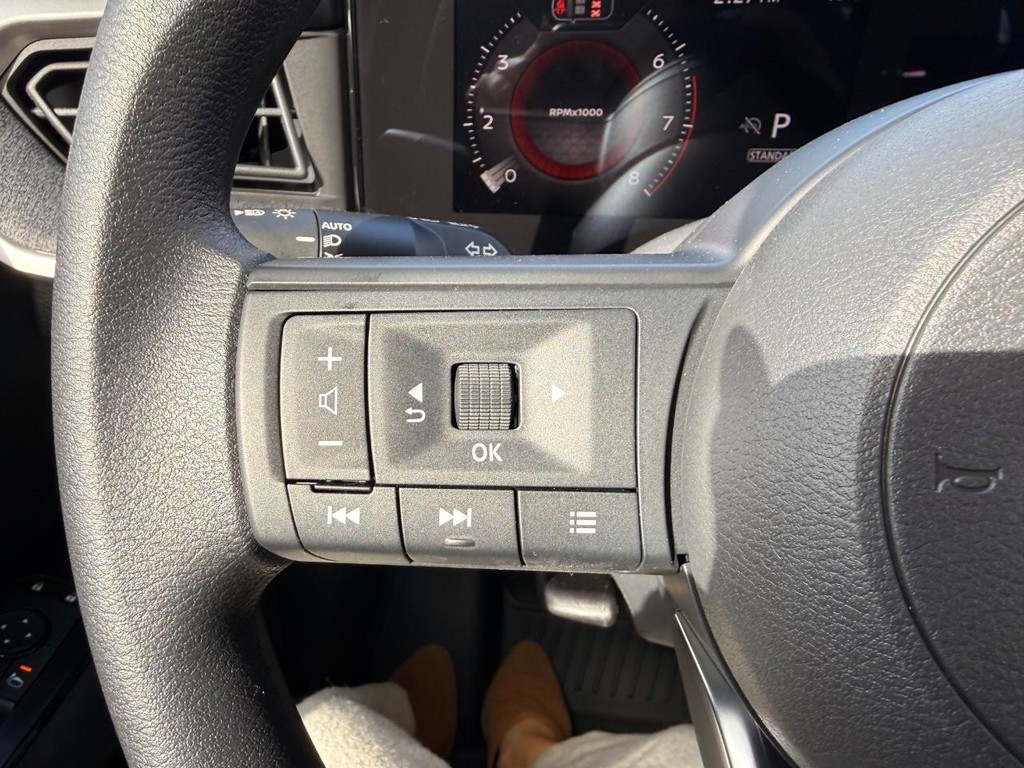 Nissan Kicks Vehicle Full-screen Gallery Image 10