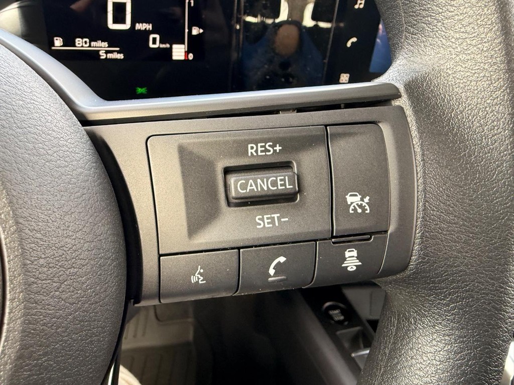Nissan Kicks Vehicle Full-screen Gallery Image 11