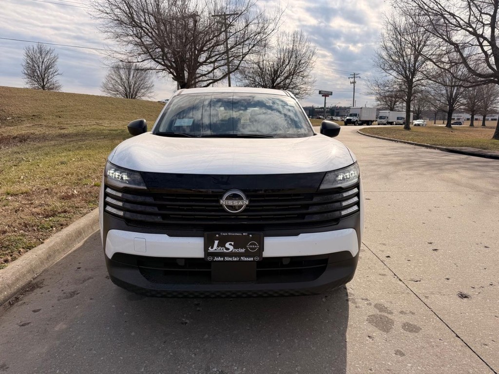 Nissan Kicks Vehicle Full-screen Gallery Image 21