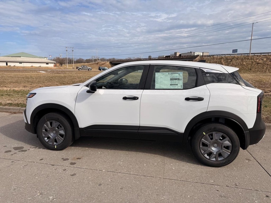 Nissan Kicks Vehicle Full-screen Gallery Image 22