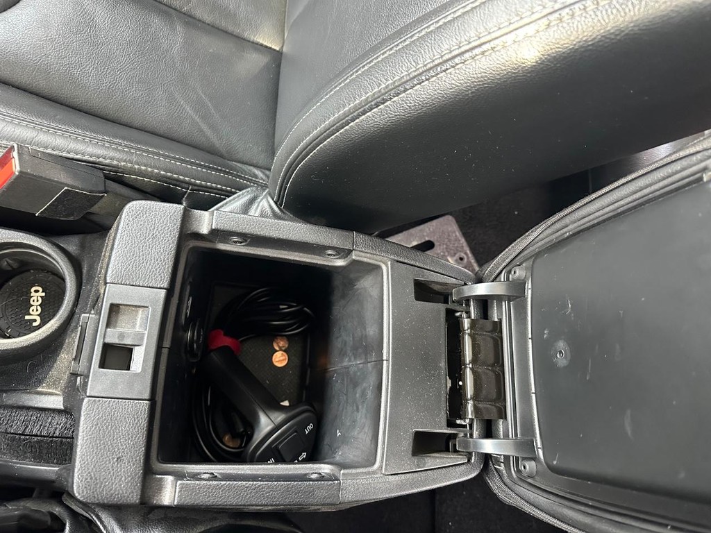 Jeep Wrangler Vehicle Full-screen Gallery Image 18