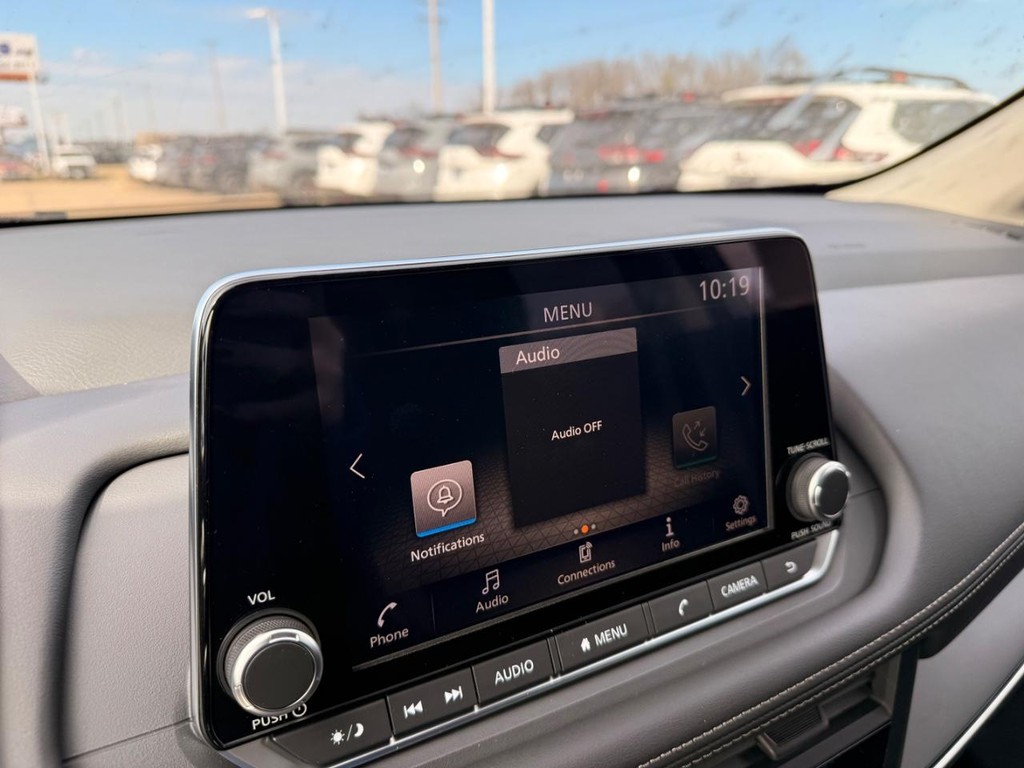 Nissan Rogue Vehicle Full-screen Gallery Image 09