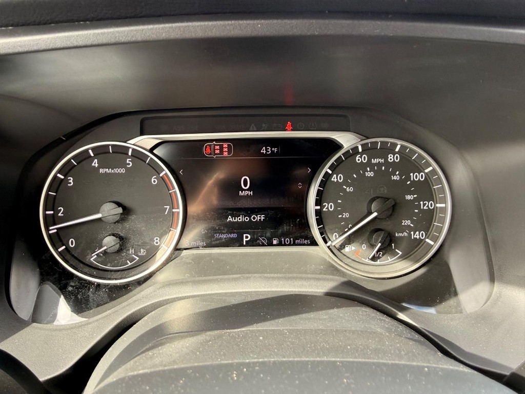 Nissan Rogue Vehicle Full-screen Gallery Image 10