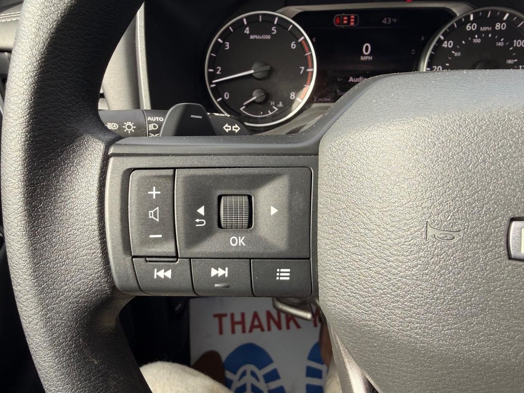 Nissan Rogue Vehicle Full-screen Gallery Image 11