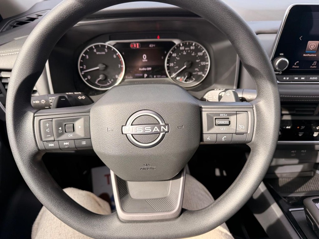 Nissan Rogue Vehicle Full-screen Gallery Image 13