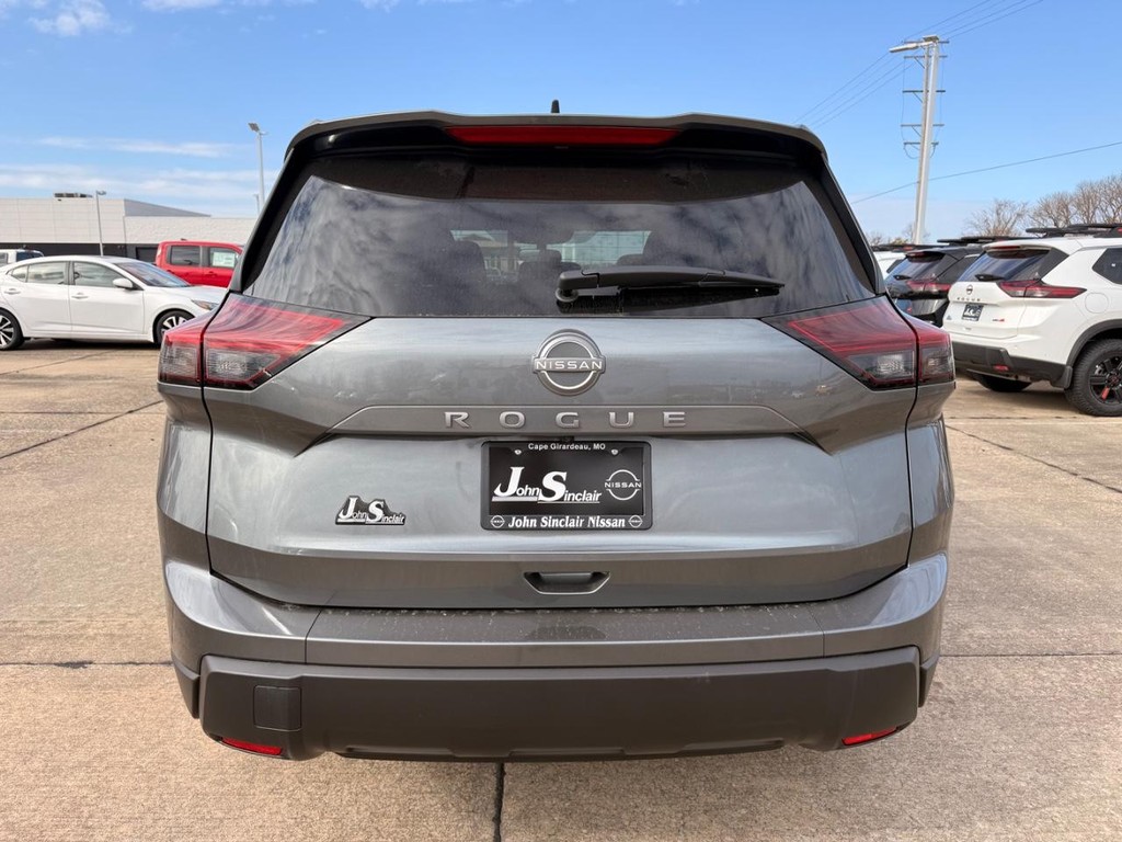 Nissan Rogue Vehicle Full-screen Gallery Image 22