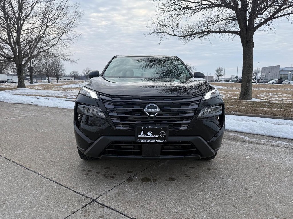 Nissan Rogue Vehicle Full-screen Gallery Image 02