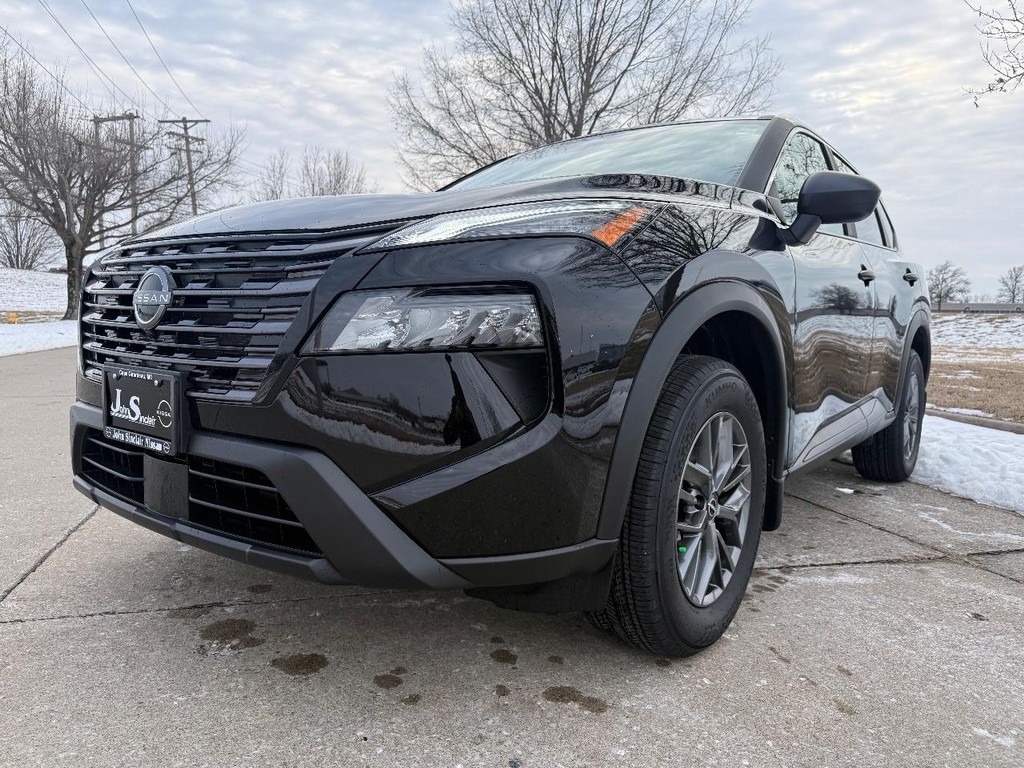 Nissan Rogue Vehicle Full-screen Gallery Image 06